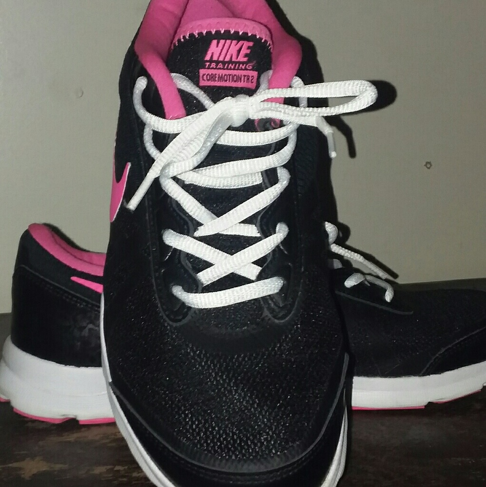 WOMEN'S NIKES